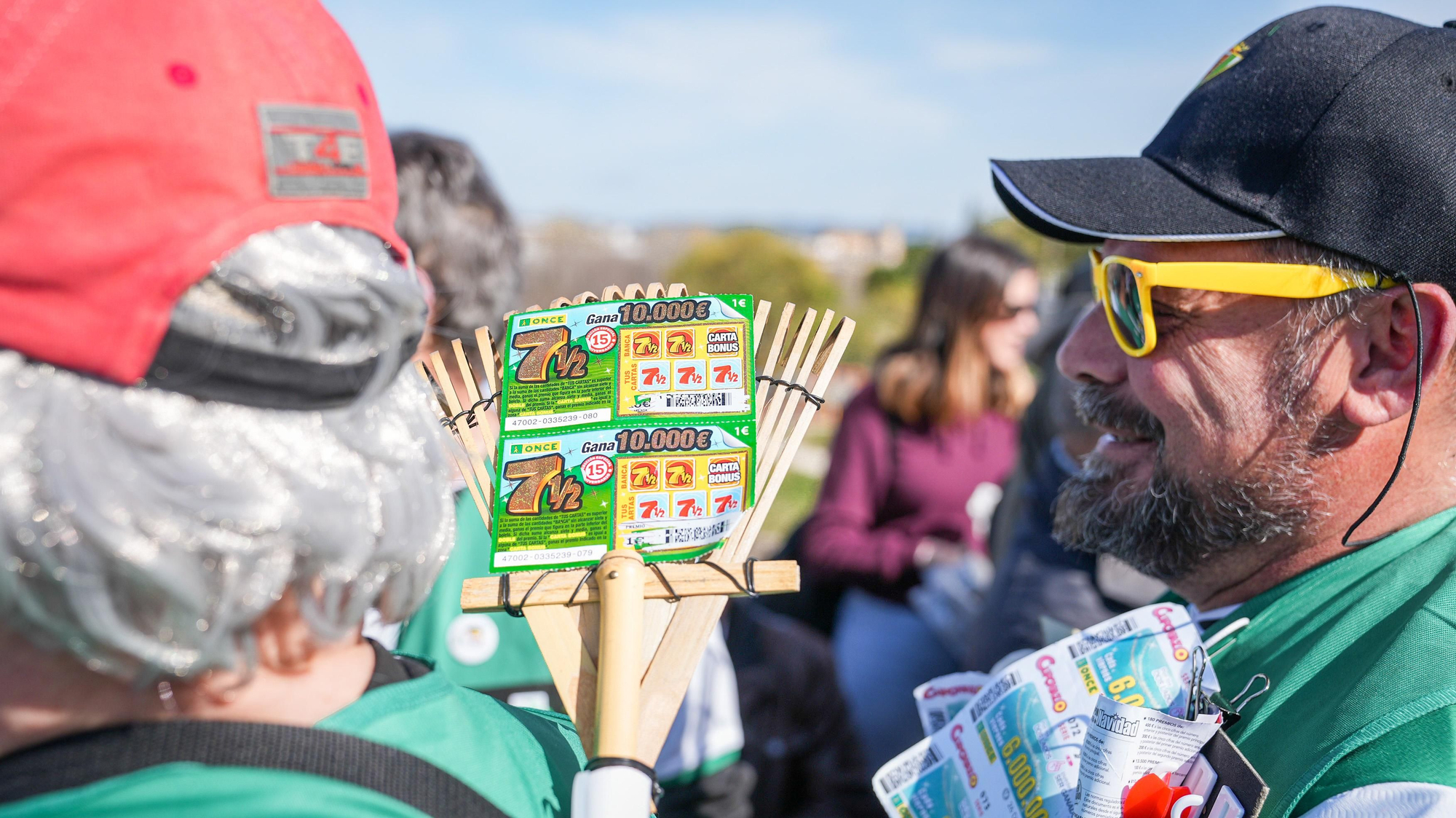 Pasacalles de Carnaval en el Puente Romano