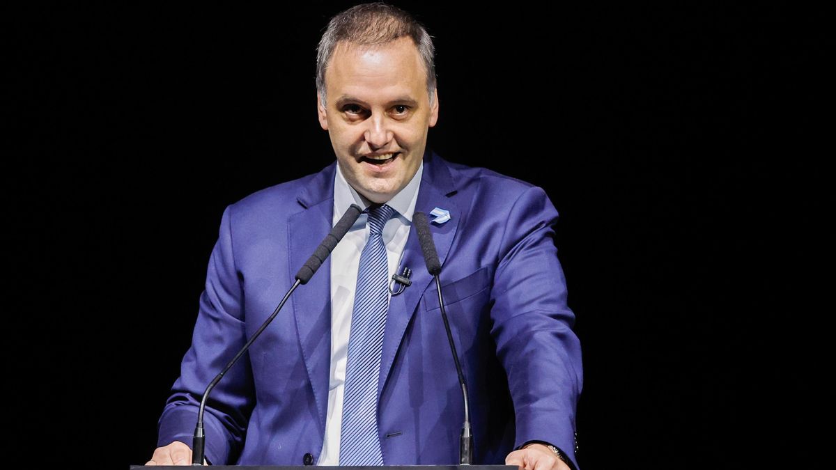 Las delirantes explicaciones del jefe de Gabinete de Milei sobre los 500.000 dólares que tenía sin declarar
