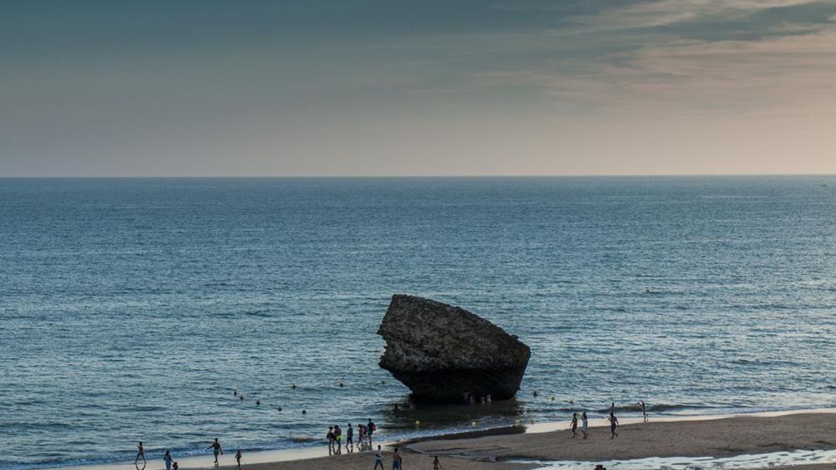 La llaman piedra, tapón o peña y es una torre que mandó construir Felipe II para defenderse de ataques piratas
