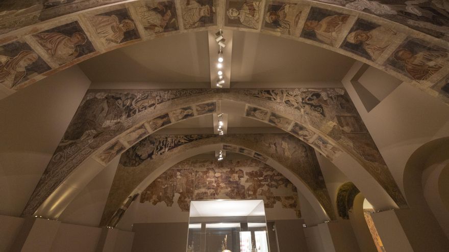 Cinco exconsellers de Cultura presentan una querella contra el traslado de los murales de Sijena