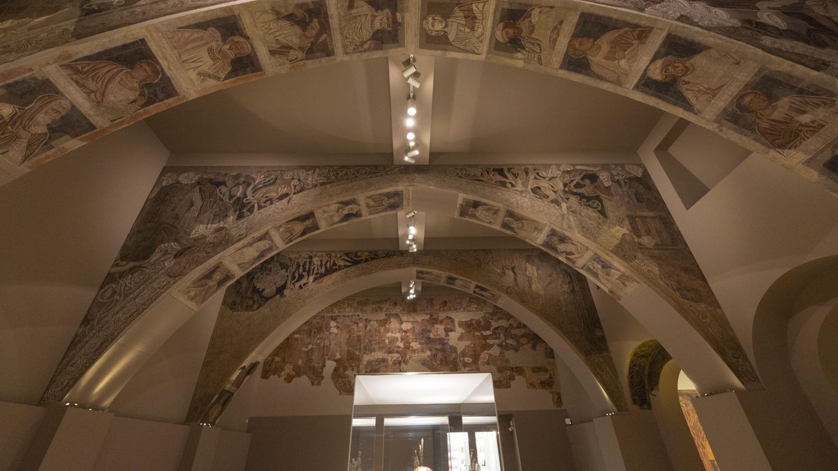 Cinco exconsellers de Cultura presentan una querella contra el traslado de los murales de Sijena