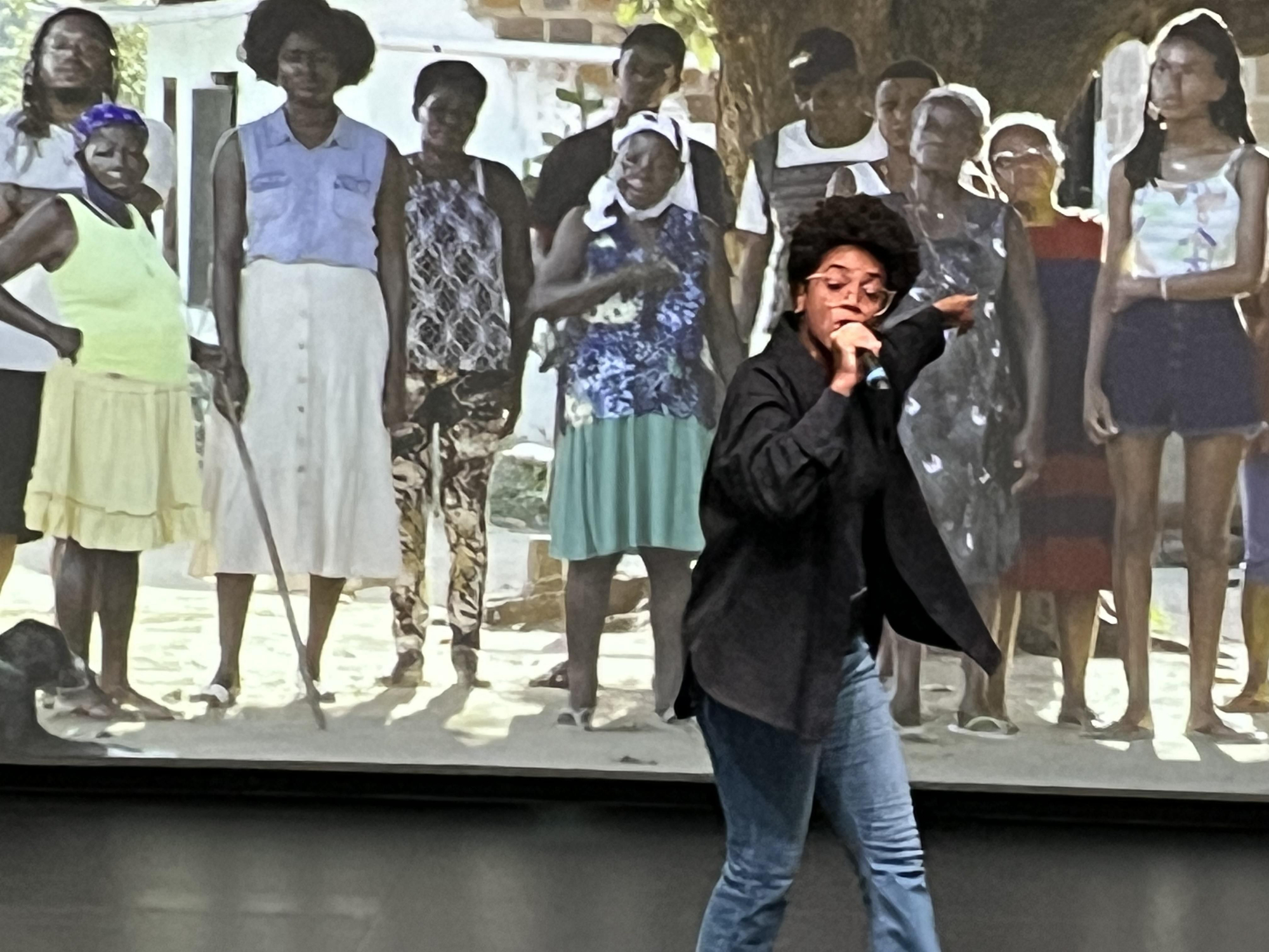 Dos imágenes de la obra 'Depois do silêncio'