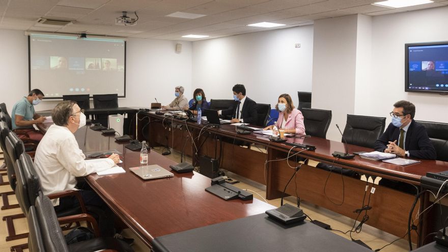 La consejera de Presidencia, Interior, Justicia y Acción Exterior, Paula Fernández, preside la mesa sectorial de Justicia.- Archivo.