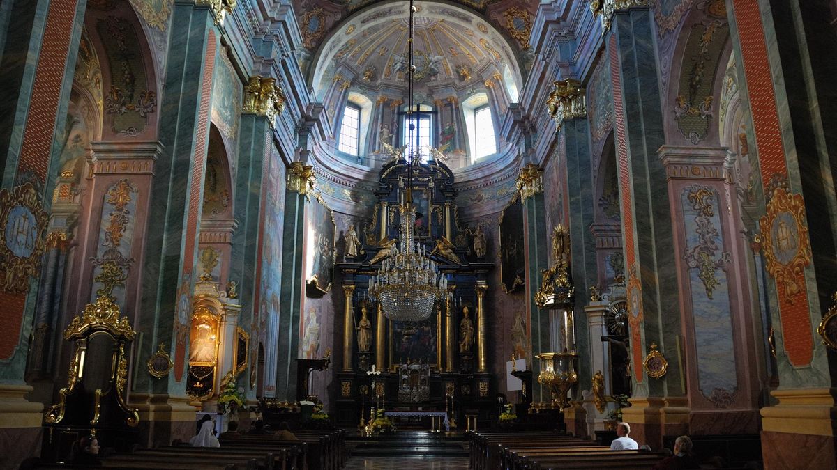 Interior de la Basílica de los Dominicos, el templo histórico más espectacular de Lublin.