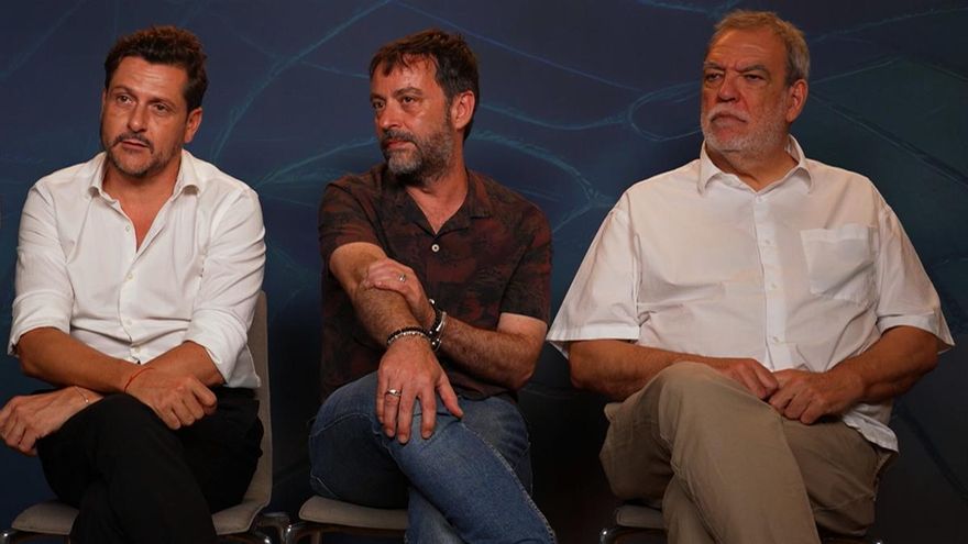 El colectivo Carmen Mola salta a Netflix con 'Dos tumbas': "Queríamos darle la vuelta a la típica historia de venganza"