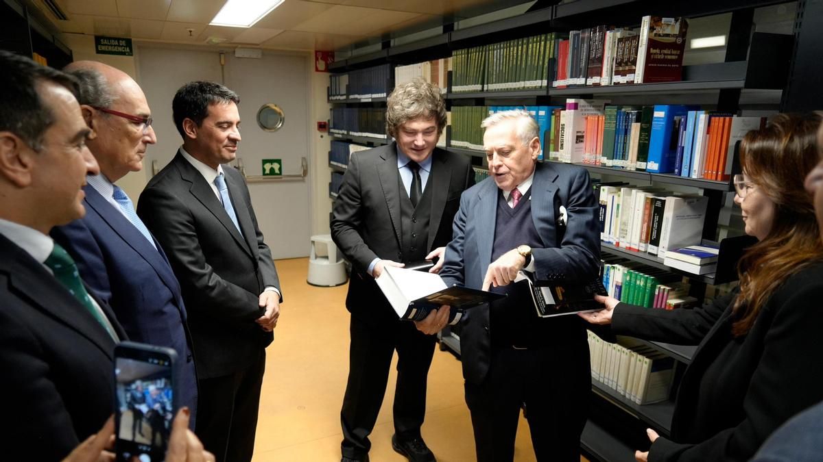 Milei culpó por la suba del riesgo país al contexto internacional y a una "peste peor que los orcos"