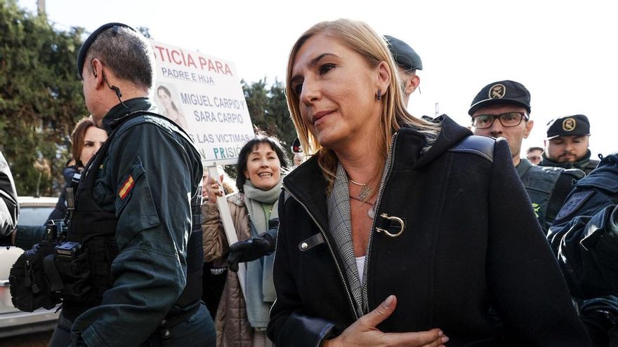 Pradas는 공격을 계속하고 Dana Judge에게 측정된 메이슨을 쫓을 첫 번째 탄약을 제공합니다.