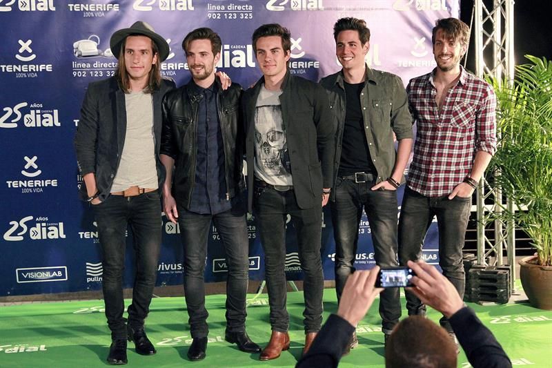 Los componentes del grupo Dvicio, una de las revelaciones musicales de este año./ Cristóbal García (EFE)