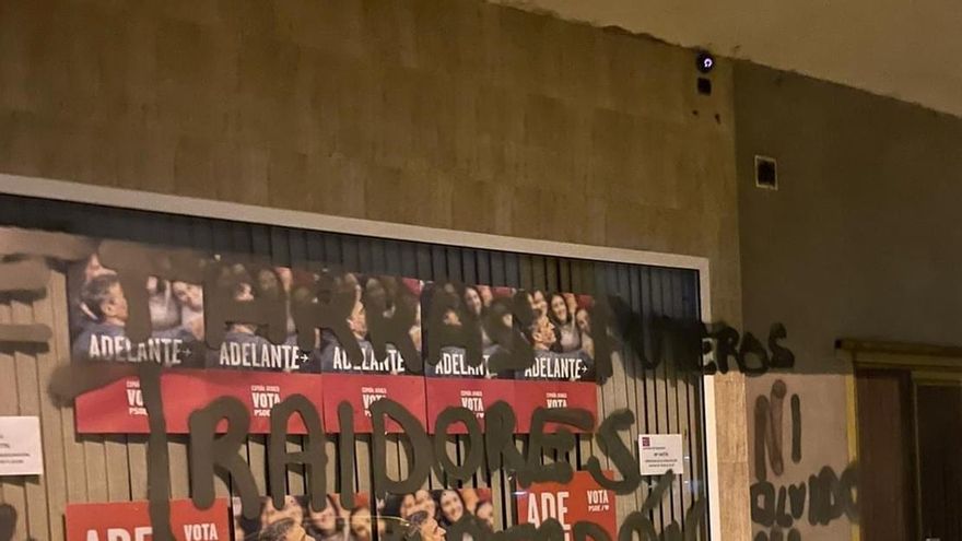 Primer ataque a una sede del PSOE en Asturias que el PP condena: "Estas acciones no caben en democracia"