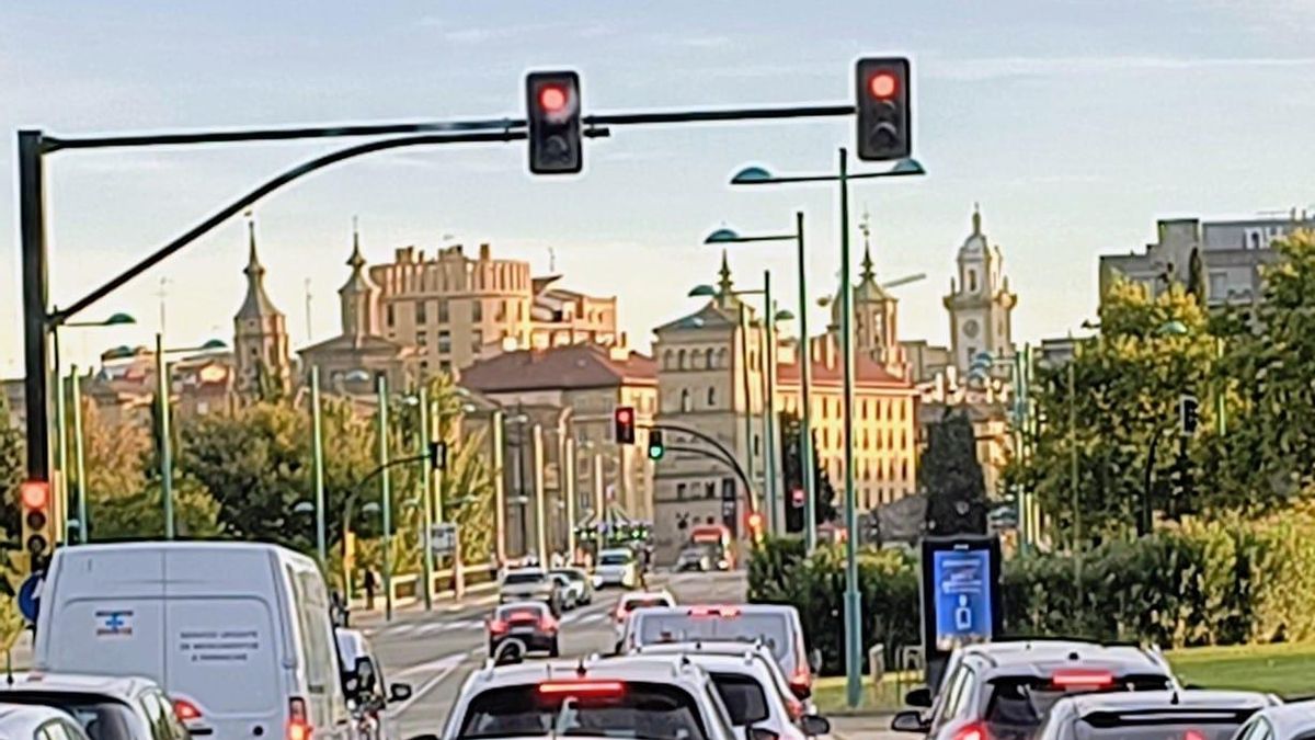 Entrada a Zaragoza prefiestas desde el Puente de santiago