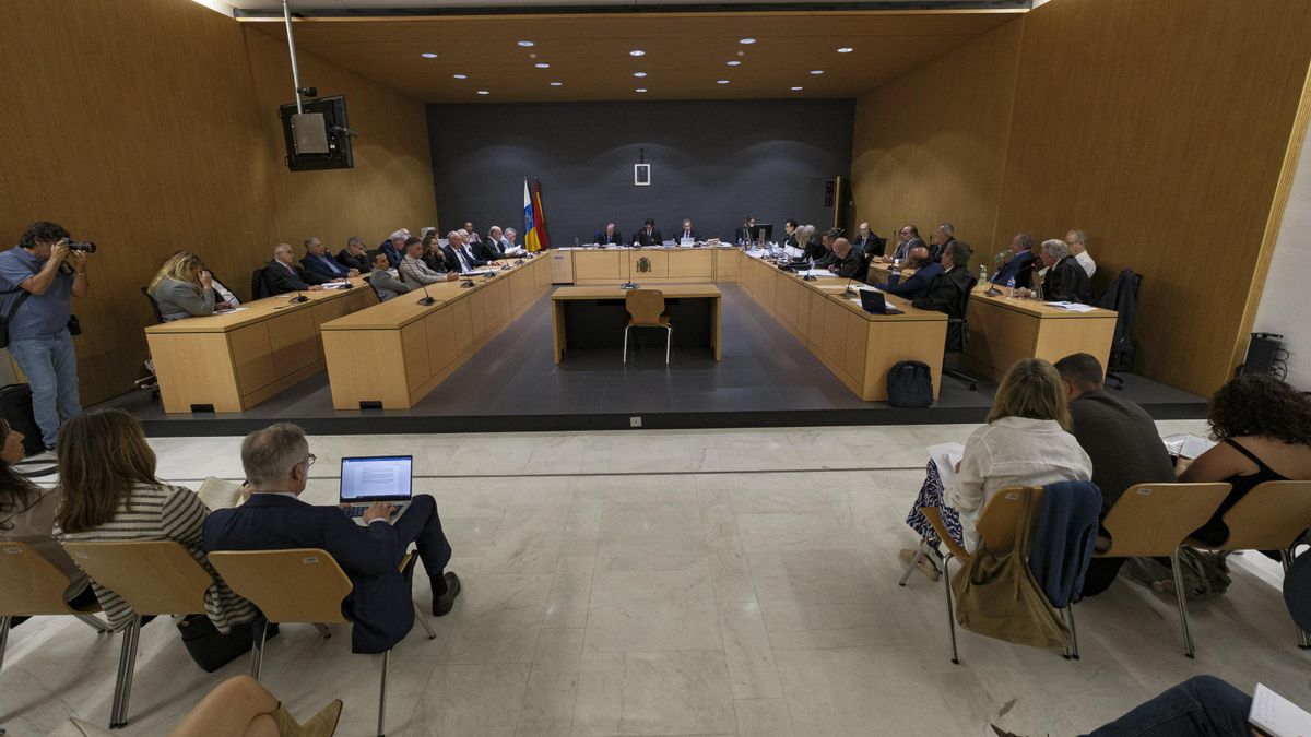 Fotografía de la primera sesión del juicio sobre el quebranto a Emalsa. (EFE)