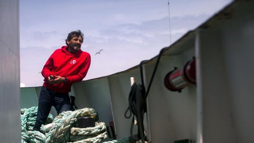 El fundador y director de la ONG Proactiva Open Arms, Oscar Camps, en el buque de la organización.