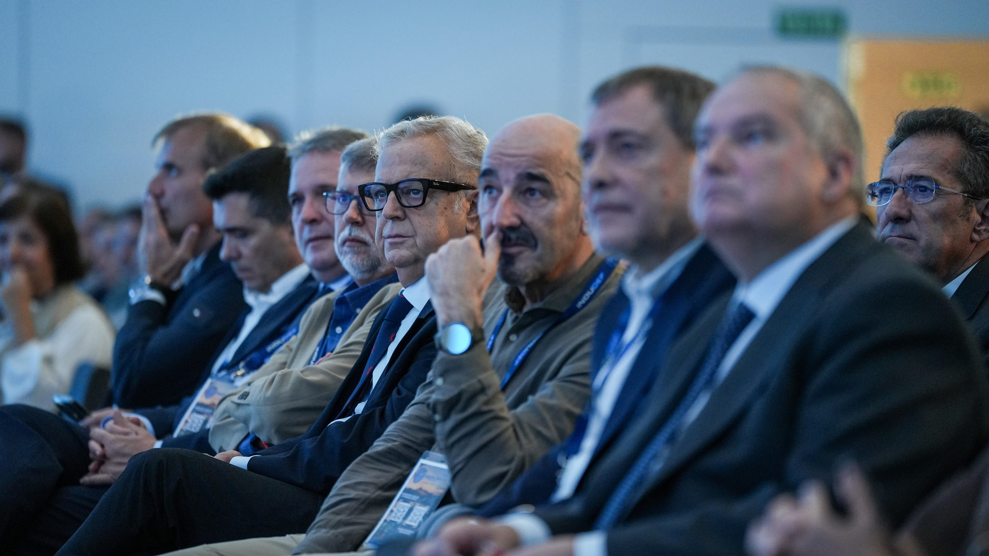 El ministro de Industria y Turismo, Jordi Hereu, y el alcalde de Córdoba, José María Bellido, durante la apertura del Foro Internacional de Defensa Indudef