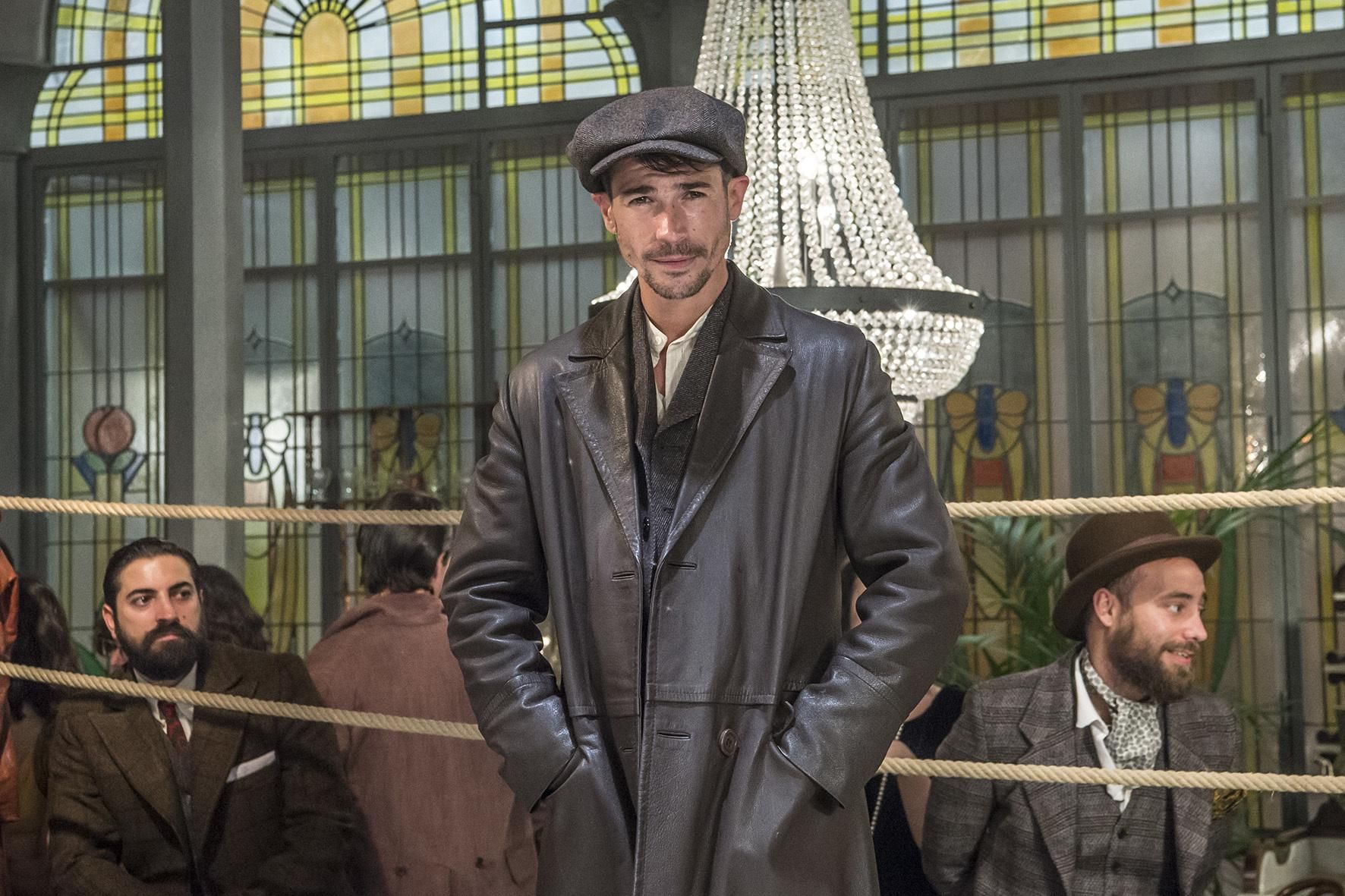 Visita al rodaje de El continental, la nueva serie de Álex García y Michelle Jenner en TVE