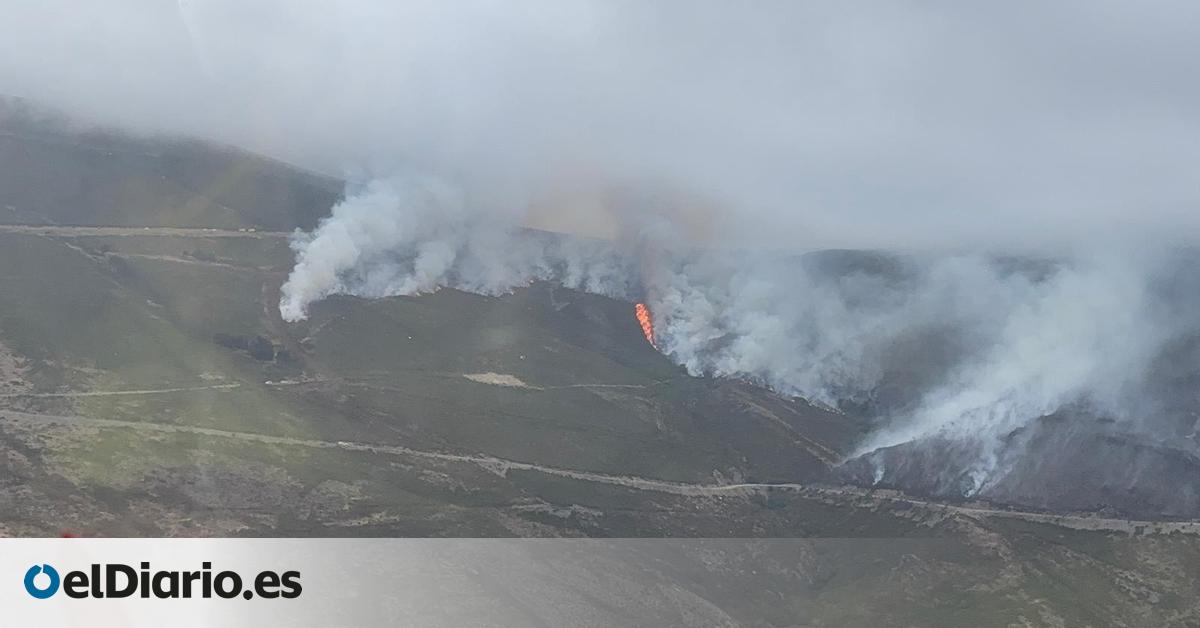 El viento dificulta la extinción del fuego de Carballeda de Valdeorras, que ya ha quemado 500 hectáreas