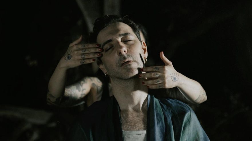 Vicente Navarro, entre la paz y todo lo que arde