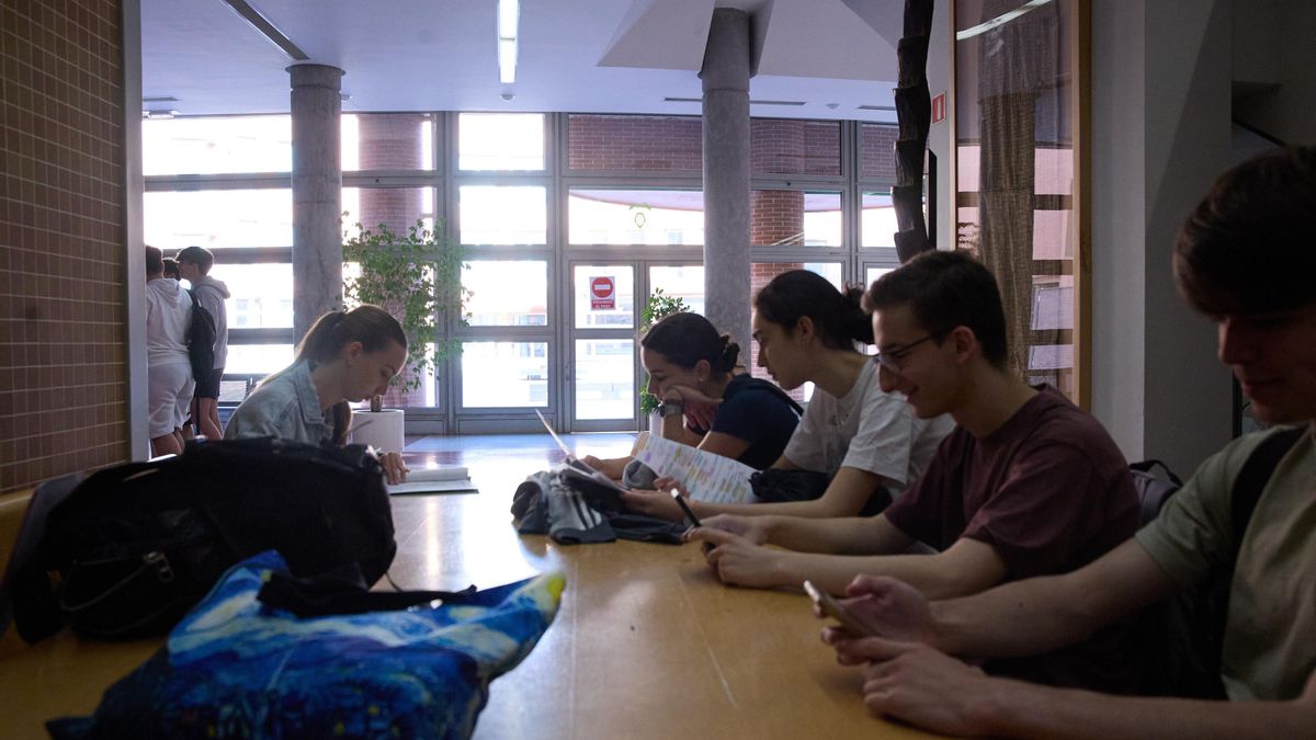 ¿Se puede solicitar la Beca Medrano y otras? Incompatibilidades de la nueva ayuda para estudiar en otra universidad