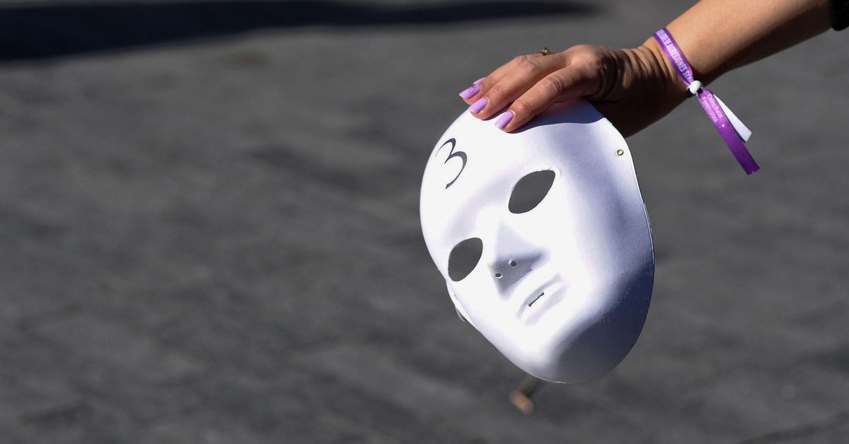What are 'Comet Systems' and 'Oppressors'? Uncomfortable Truths in Our Society Through the Lens of Gender Sensitivity
