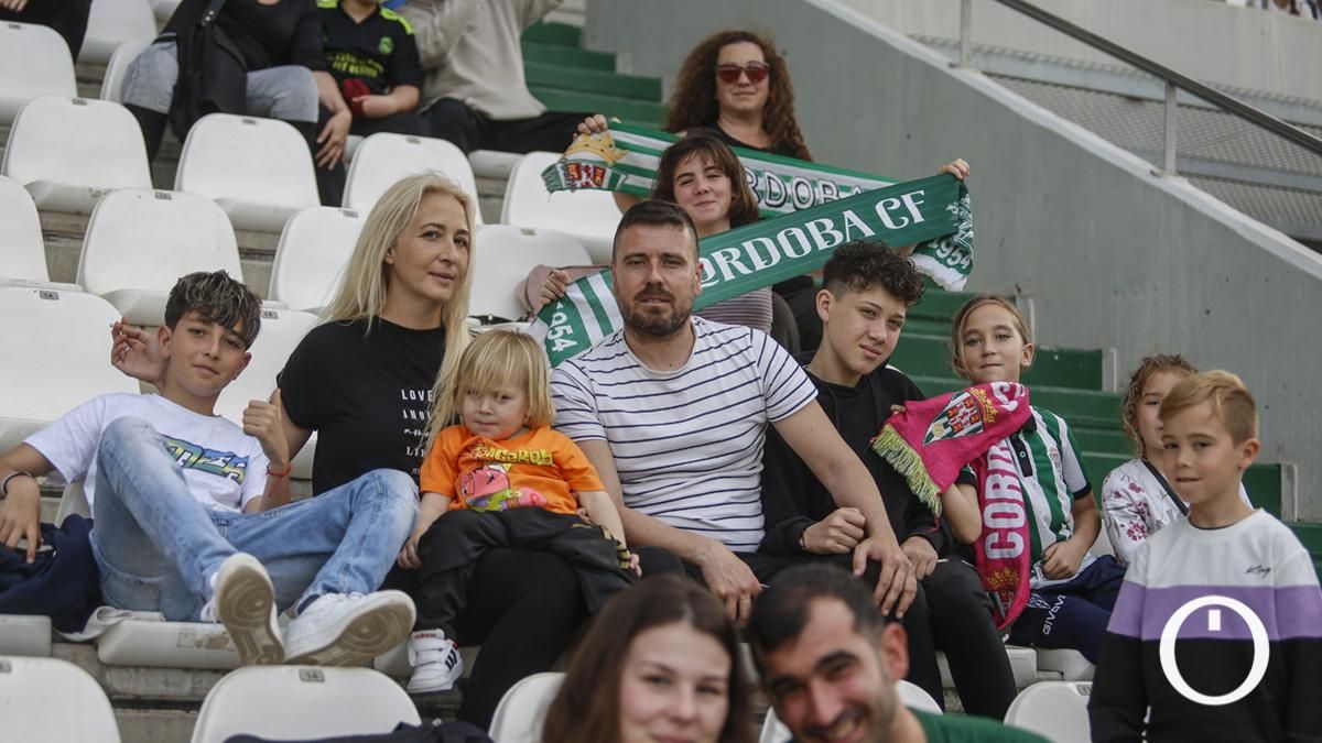 Grada Blanquiverde del Córdoba CF - San Fernando CD