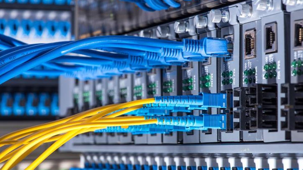 Cables de fibra óptica.