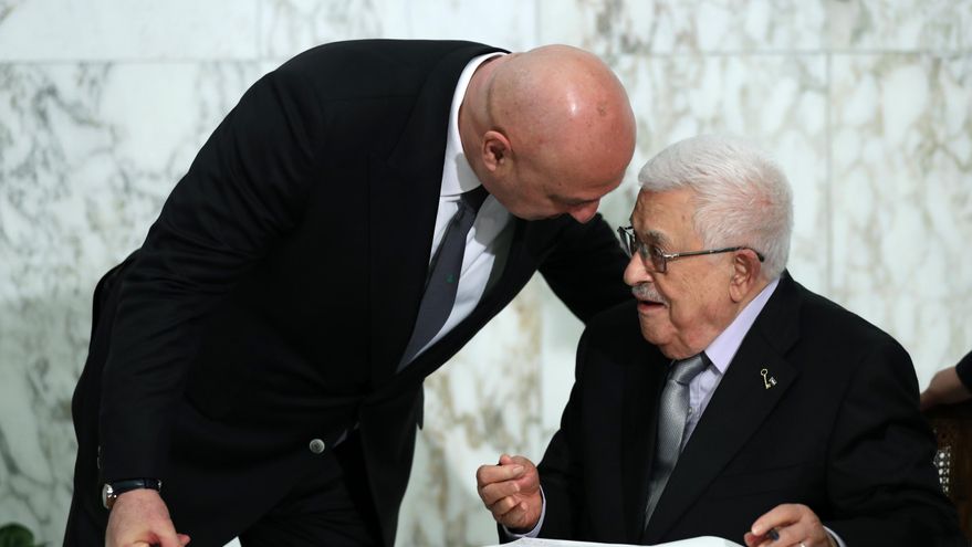 Abás y Aoun acuerdan creación de un comité conjunto para los campos palestinos en Líbano