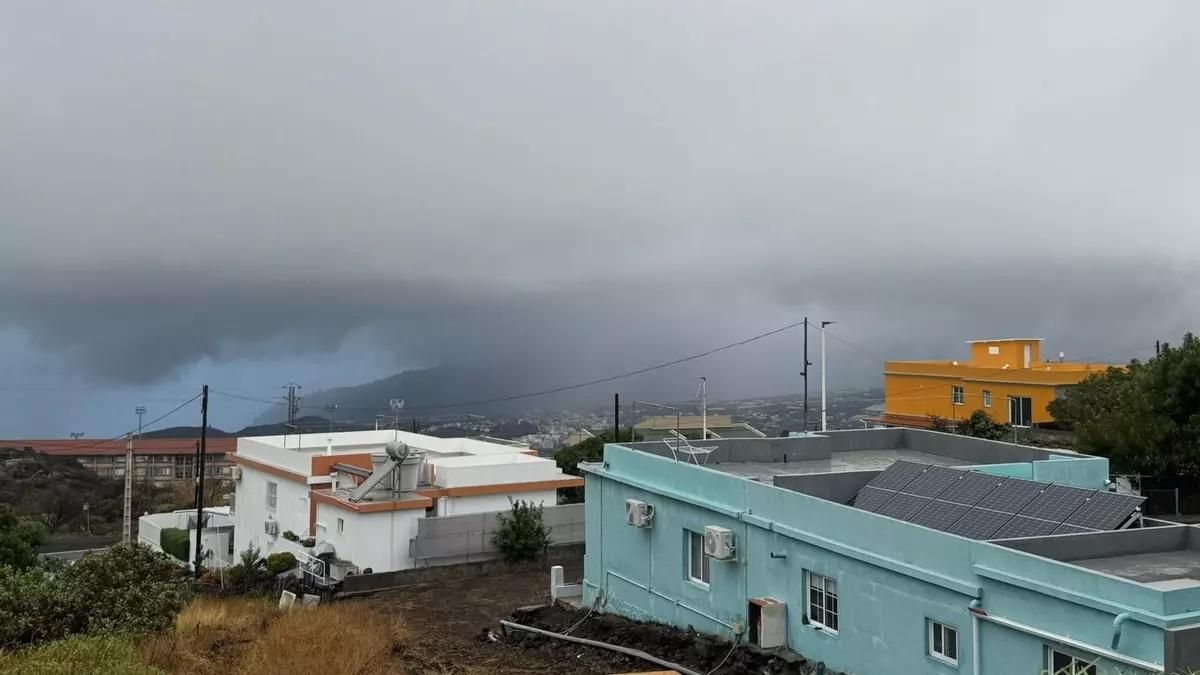La borrasca Claudia, descargando lluvia, en la mañana de este miñercoles, en el Valle de Aridane.