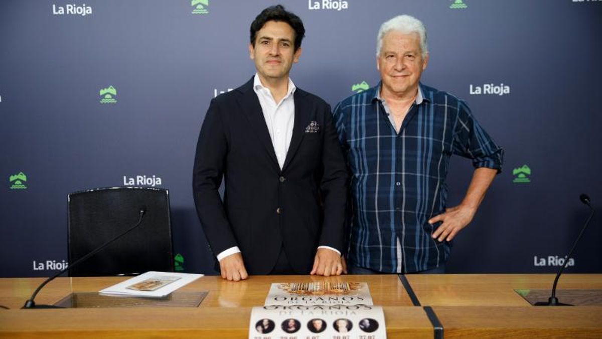 El director general de Cultura, Roberto Iturriaga, junto con el programador del ciclo, Jesús Pérez Caballero