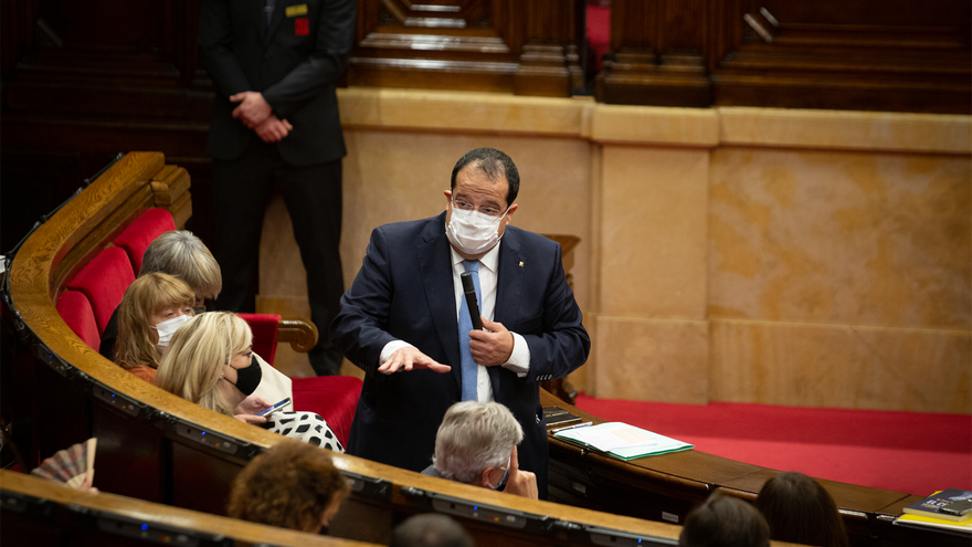 El conseller de Interior de la Generalitat, Joan Ignasi Elena, interviene durante una sesión plenaria en el Parlament de Catalunya, a 21 de julio de 2021, en Barcelona, Catalunya (España). Durante el Pleno, el conceller de Economía ha anunciado que el Gov