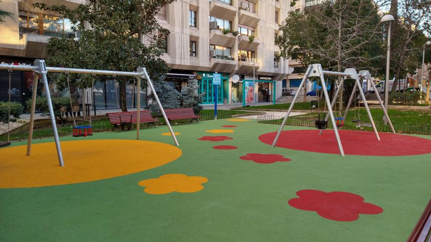 Columpios renovados en Andrés Saborit
