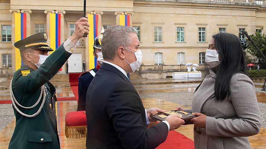 Colombia exalta en el Día de la Independencia a quienes enfrentan la COVID-19