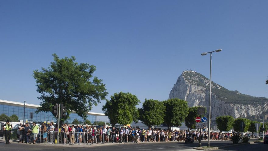 La Verja de Gibraltar, abierta por Schengen y cerrada por la Covid-19: "Aquí la gente está acojonada, no sale a la calle"
