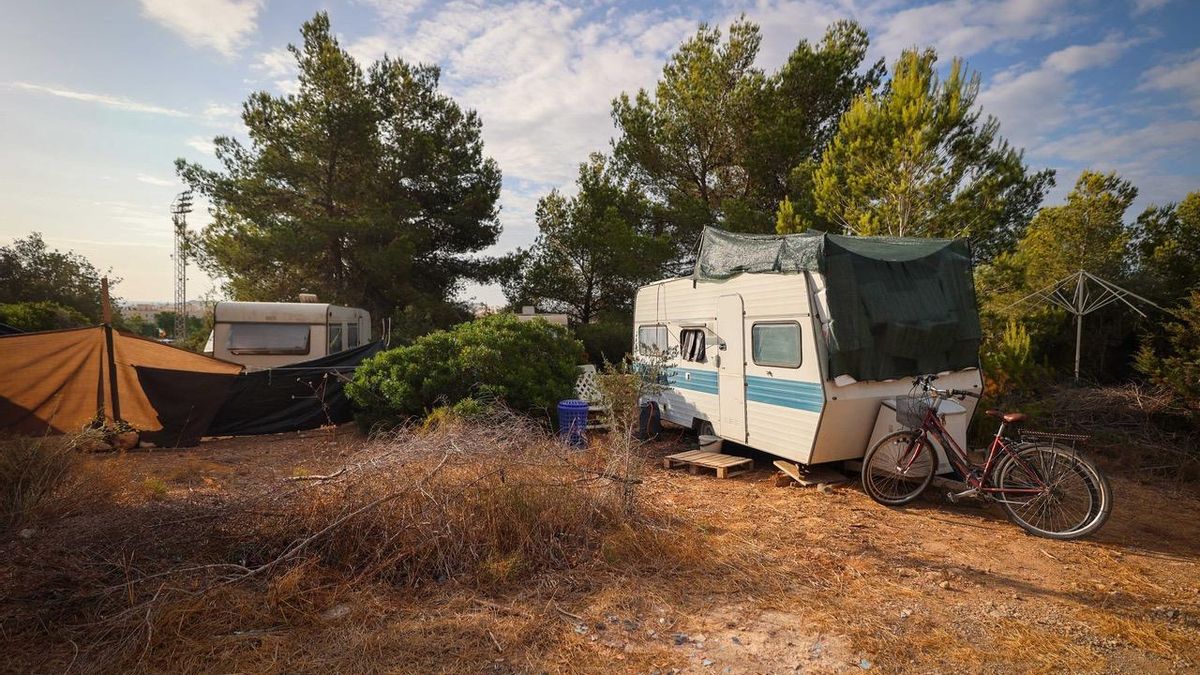 Las bicicletas y patinetes eléctricos permiten a los okupantes de esta parcela llegar en pocos minutos al centro de la ciudad.