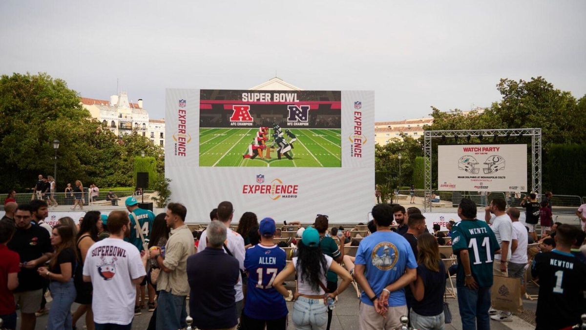 NFL Experience Madrid Celebration in front of the Royal Palace