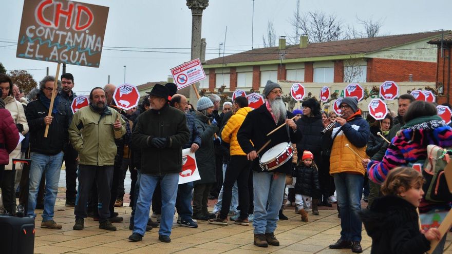 El Burgo Ranero se alza contra la instalación de una macrogranja porcina