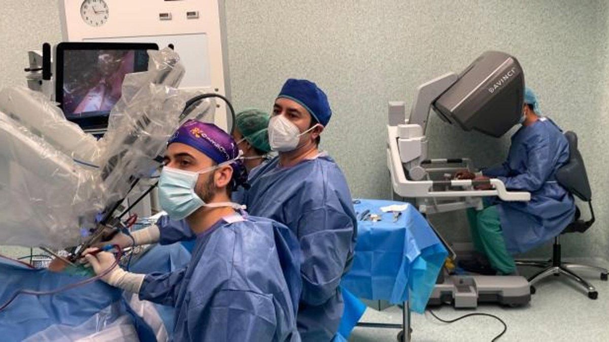 Imágenes de la primera intervención de la especialidad de Otorrinolaringologçia realizada con cirugía robótica en el Servet.