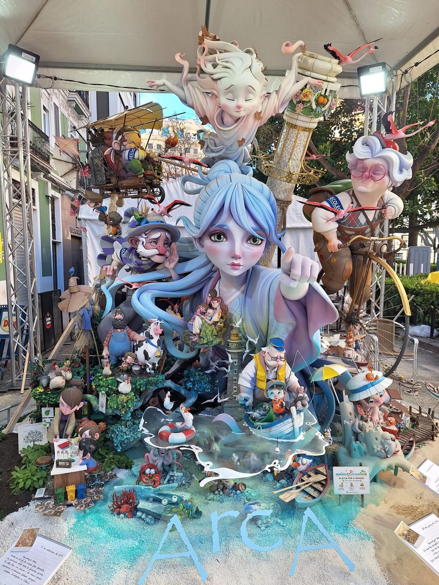 Imagen completa de la falla infantil ganadora del primer premio de especial.