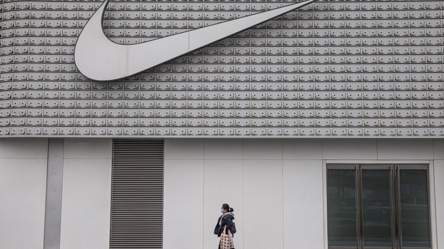 Las marcas de ropa deportiva se desploman en bolsa por los aranceles de Trump a Asia