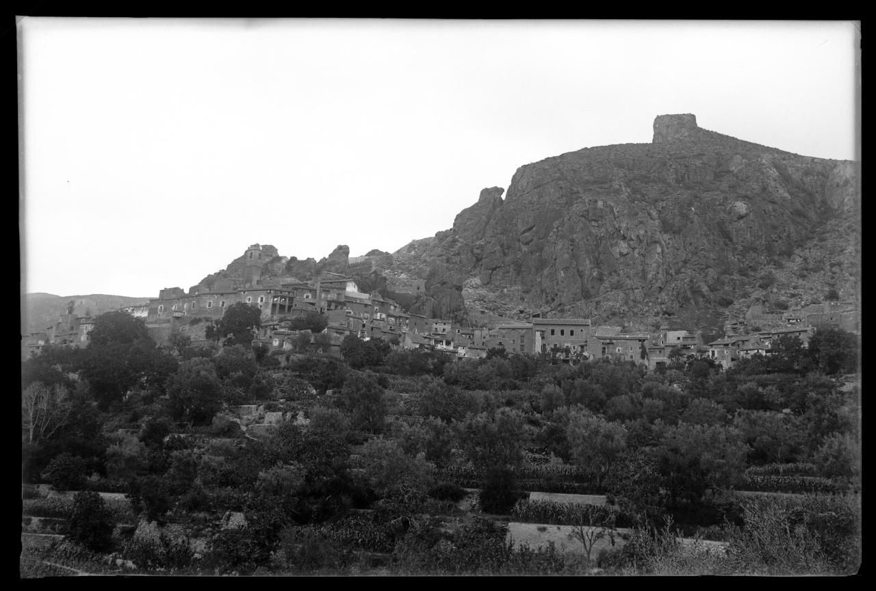 Panorámica general de Ayna (Albacete). 1929. Fondo Luis Escobar. AHP Toledo.
