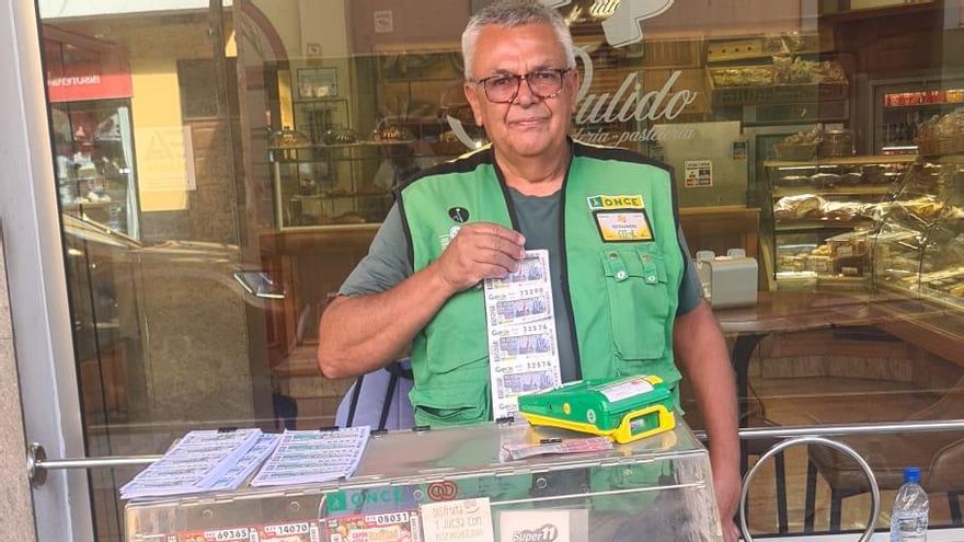 Segundo Vega Sánchez, vendedor de la ONCE en Canarias