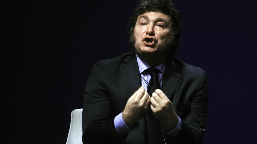 Milei dijo que las universidades públicas son “para hacer negocios turbios” y en las redes le respondieron con altura