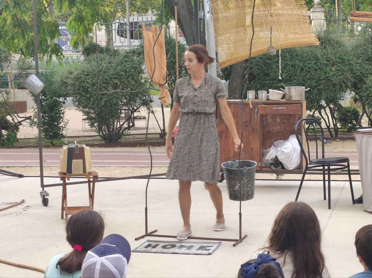 Cristina Solé durante la representación de 'Home' este sábado en el Parque de Santander.