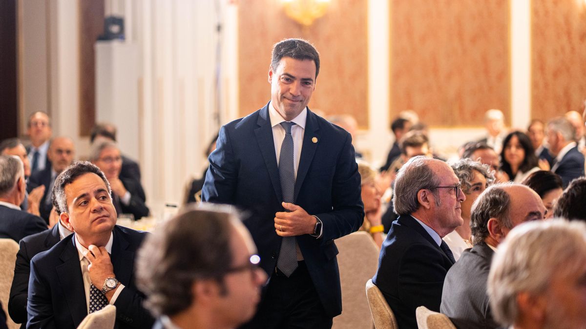 El lehendakari, Imanol Pradales, durante el desayuno informativo de Fórum Europa