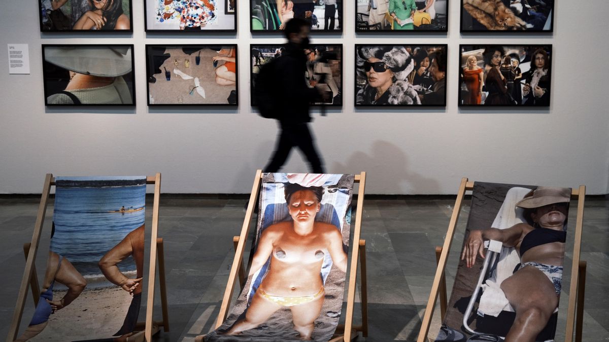 El Centre del Carme presenta la exposición del icónico fotógrafo británico Martin Parr "Parrathon", con imágenes procedentes de la agencia Magnum Photos, a la que pertenece desde 1994.EFE/ Juan Carlos Cardenas