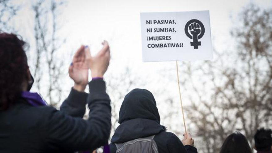 Pancarta del 8M en Zaragoza