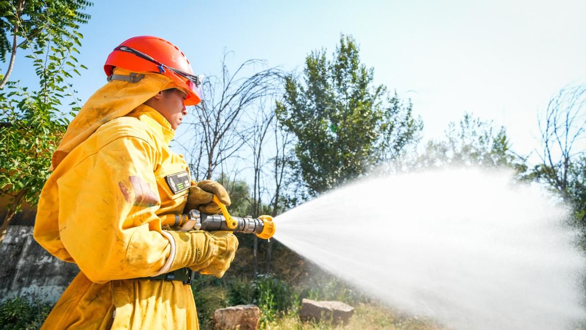 Los voluntarios que llevan cuatro décadas protegiendo del fuego la Sierra de Córdoba: "El tiempo de respuesta es clave"