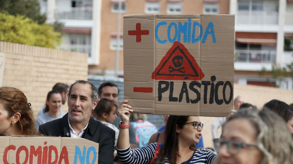 Protesta por el comedor en el CEIP Noreña de Córdoba