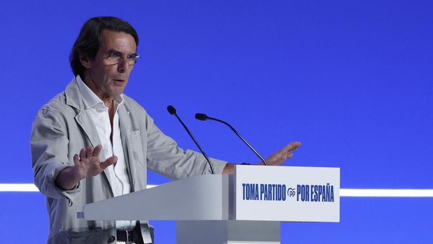 El ex presidente del Gobierno José María Aznar interviene durante el XXI Congreso Nacional del PP, este viernes