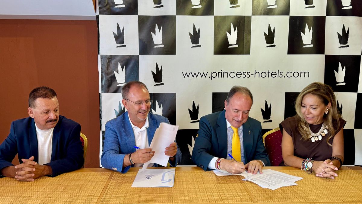 Acto de firma el convenio entre el Cabildo de La Palma y Princess Hotels Canarias para favorecer la inserción laboral de mujeres víctimas de violencia de género.