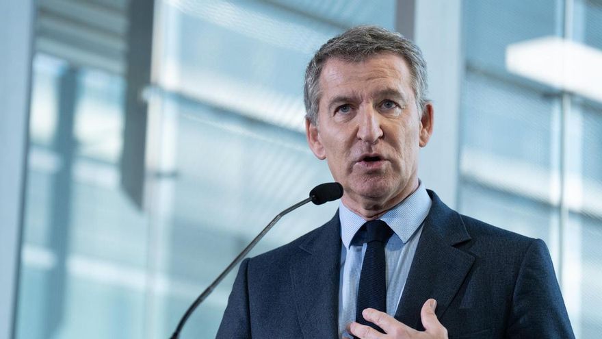 El presidente del PP, Alberto Núñez Feijóo, ofrece declaraciones a los medios durante su visita a la sede de la empresa Isdin, a 9 de diciembre de 2024, en Barcelona, Catalunya (España).