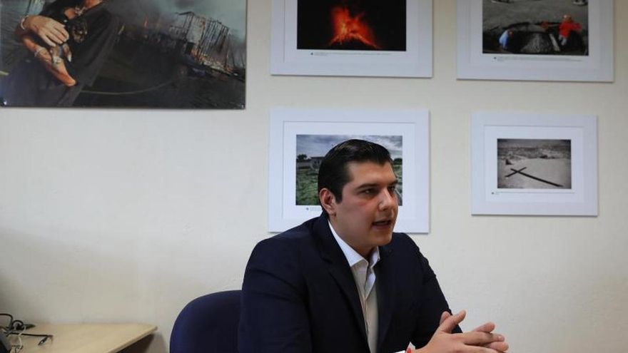 El médico cardiólogo clínico, Miguel Chagoya Triana, habla durante una entrevista con Efe el 6 de mayo de 2020, en Ciudad de México (México).